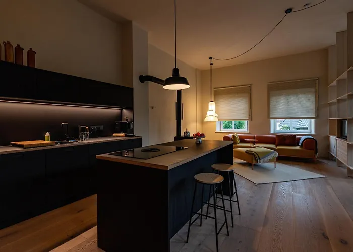 Grosse Pause Altes Schulhaus * 슈바이겐레크텐바크